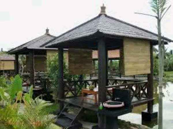 Gazebo Diatas Kolam Ikan